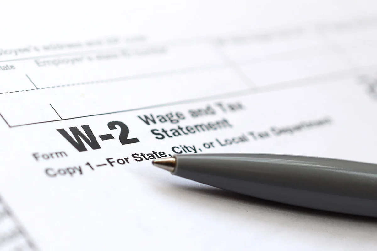 Differences Between Filing with W-2 and 1099